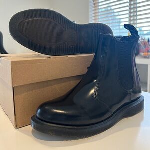 Dr. Martens Chelsea Boots 7